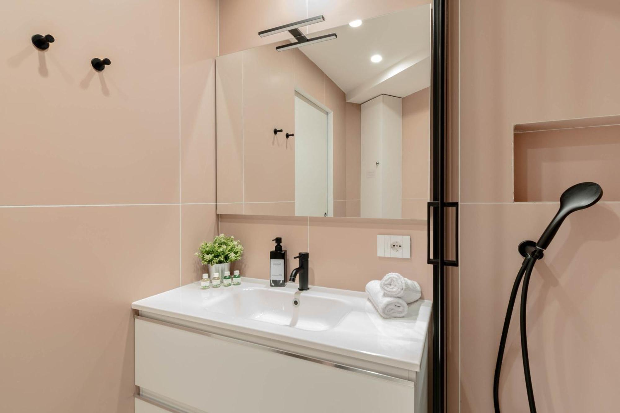 Design Suite 39 - Metropolitana M4 - Aeroporto Linate Милан Экстерьер фото